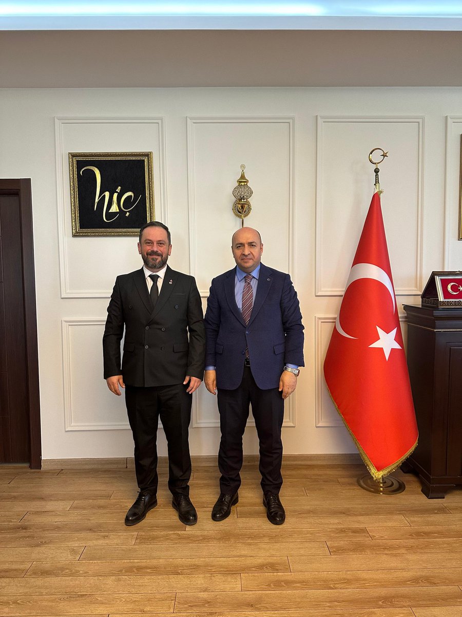 bayrampasazafer's tweet photo. Zafer Partisi Bayrampaşa İlçe Başkanlığı olarak Bayrampaşa Kaymakamımız Sayın Abdullah Çiftçi Beyefendiyi makamında ziyaret ettik. Bayrampaşa hakkında verimli bir sohbet gerçekleştirdik nazik evsahipliği için sayın kaymakamımız Abdullah Çiftçi Beyefendiye teşekkür ederiz. https://t.co/VAsDUcNKcV