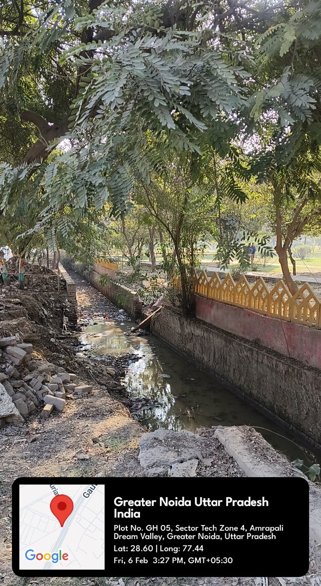Ranjanmill1005's tweet photo. Welcome to the 'Fastest Growing Economy' where even breathing clean air or driving on a safe road is a 'luxury.'

This open drain in Tech Zone 4, Greater Noida, is a disaster waiting to happen. The walls are crumbling, the water is stagnant, and there’s zero protection for citizens.

A techie drowned last month. How many more families need to be shattered for 'Ache Din' to include basic drainage covers? @OfficialGNIDA @CeoNoida @UPGovt @GreaterNoidaW  @CMOfficeUP
@dmgbnagar 

#NoidaNews #GovernanceFailure #greaternoida #gautumbudhnagar #Noida #india #fastestgrowingeconomy