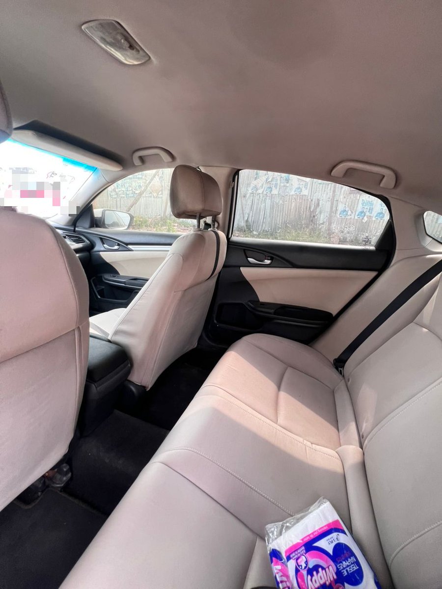 Happy Friday 

Hot Cake🔥
2018  Civic LX, ¢109k.

Base trim
2.0L solid
Key start
Rear view camera 
Fabric seats
CarPlay
Lane keep assist
infotainment system

Meetup AccraMall 
 Commission Applies
+233504677084