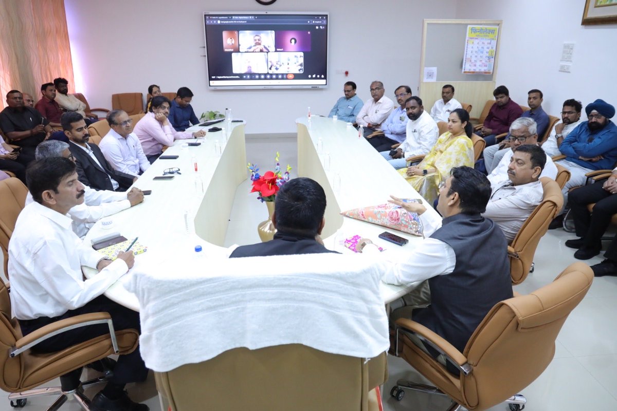 MSInSociety's tweet photo. At the Regional Startup and Innovation Dialogue held in Nanded, @MSInSociety reaffirmed its commitment to taking Maharashtra’s startup ecosystem beyond metros and into districts, talukas, and rural communities.

CEO MSInS Dr. Shrikant Patil  interacted with students, startups, academic faculty, industry leaders, and ecosystem partners to discuss how policy, institutions, and local innovation can work together to create sustainable entrepreneurship. Conversations focused on agriculture, rural innovation, deep tech, and the role of colleges as innovation anchors.

With initiatives like Startup India 2.0, expanded recognition norms, and the upcoming Innovation City in Navi Mumbai, Maharashtra is building an ecosystem where ideas from any village can scale nationally and globally.

Marathwada is emerging as important contributors to this journey.