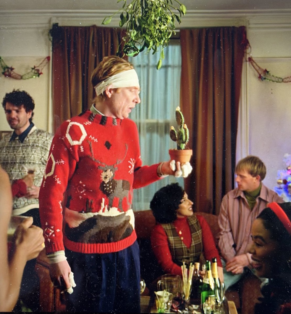 The way she portrays an emotionally detached person who shows no affection, symbolized by the rock, and a toxic person who only hurts you no matter how much you give, represented by the cactus, is mind-blowing to me.