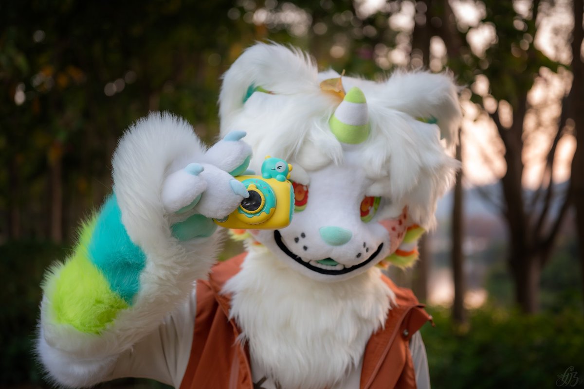 毛五！给你拍一张毛五
🦁：我家的雷
📸：牛奶
#FursuitFriday #fursuit