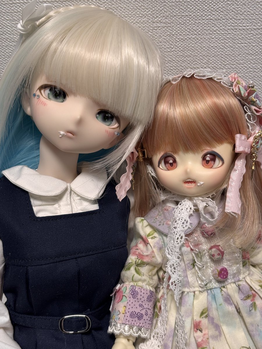 おはようございます！
#おはドル
まあ，まだ夜なのだけど今日は特別な日！
うちの看板娘、りんが！無事1才を迎えることができました！親として嬉しい限りです！
そんなりんに誕生日ケーキです！
妹ゆめと美味しそうに食べてくれました！
#かえるぺとぺと