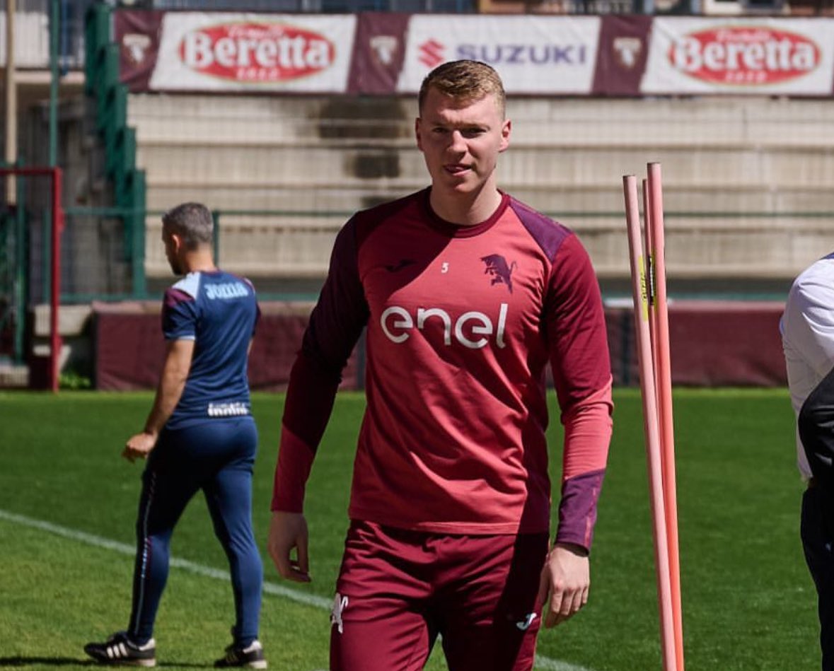 FabrizioRomano's tweet photo. 🚨🇳🇱 Perr Schuurs and Torino part ways with immediate effect.

The defender will make his last steps of recovery in the Netherlands to be ready for the summer as a free agent. https://t.co/iJr4WYAxb7