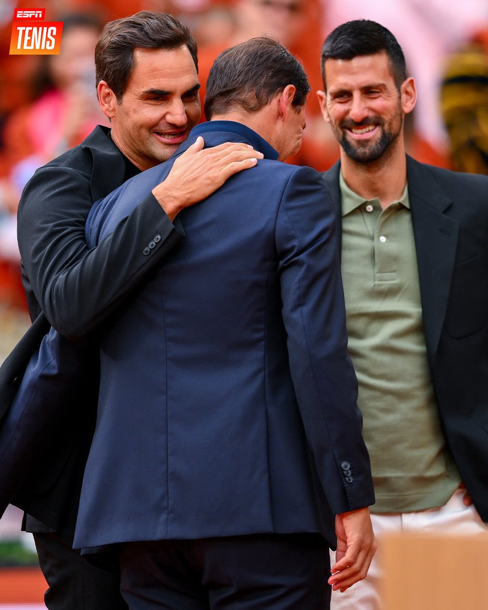 "Sinner y Alcaraz son tenistas excepcionales, pero Federer y Nadal son irremplazables. Una gran parte de mi se fue con ellos".

🗣️ Novak Djokovic