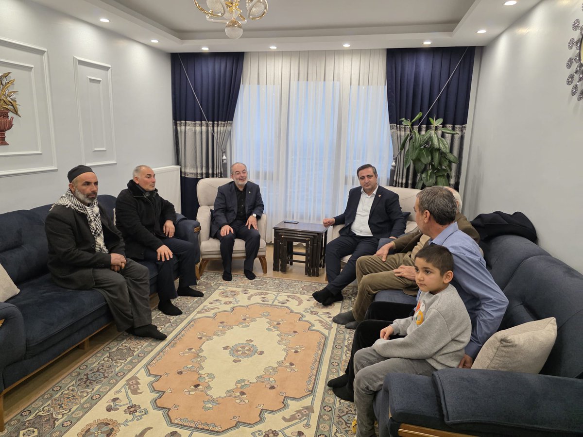 HudaParTBMM's tweet image. Batman Milletvekilimiz Serkan Ramanlı, Adıyaman İndere deprem konutlarında evleri teslim edilen Gülmez ailesine 'hayırlı olsun' ziyaretinde bulundu.