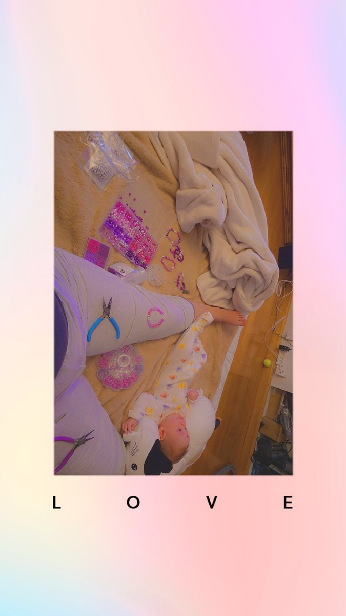 tuitui_26's tweet photo. Aquí haciendo los freebies en compañía 🫶🏻🤩💜 https://t.co/VRDgTsaS8T