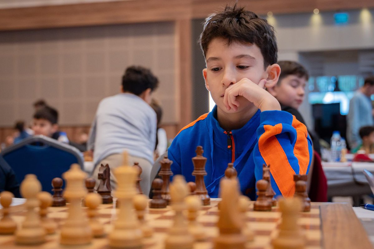 Öğrencimiz Tunç Aral, Antalya’da düzenlenen Türkiye Yaş Grupları Satranç Şampiyonası’nda 10 yaş kategorisinde, 3. ile eş puan alarak 5. sırada yer almış ve bu başarısıyla Milli Takım Havuzu’na seçilmiştir.