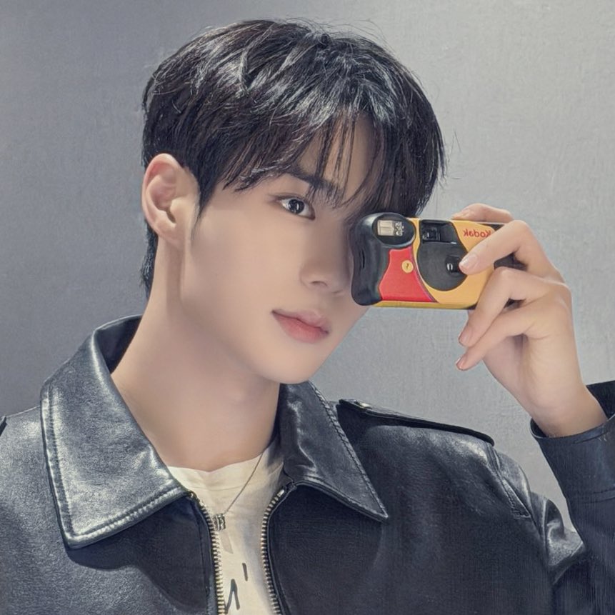 junseojs's tweet photo. • 𝐸𝓋𝑒𝓇𝓎 𝑔𝓁𝒶𝓃𝒸𝑒 𝑒𝓃𝒹𝓈 𝓌𝒾𝓉𝒽 𝓎𝑜𝓊 https://t.co/UoTPSNXaRG