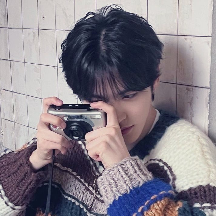junseojs's tweet photo. • 𝐸𝓋𝑒𝓇𝓎 𝑔𝓁𝒶𝓃𝒸𝑒 𝑒𝓃𝒹𝓈 𝓌𝒾𝓉𝒽 𝓎𝑜𝓊 https://t.co/UoTPSNXaRG