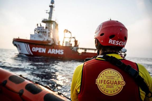 Grecia aprueba una ley con penas de hasta 10 años para los miembros de las ONG que faciliten la entrada de inmigrantes ilegales.

Hay países de Europa donde se están tomando medidas antes de que sea demasiado tarde. Los países del norte de Europa están limitando las llegadas y