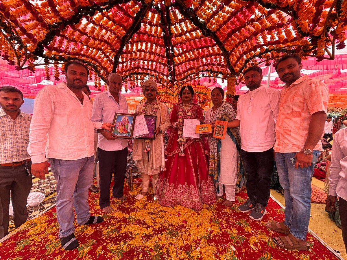 આજરોજ તાલાલા તાલુકાના ઉમરેઠી ગામે ગામ સમસ્ત સમૂહલગ્નમાં 8 નવદંપતીઓને સ્થળ પર જ તલાટી કમ મંત્રી શ્રીમતી એમ. પી. રામ દ્વારા અગાઉથી પદાધિકરીઓ, આયોજકો અને સ્થાનિક ગ્રામ્ય કર્મચારીઓની મદદથી ફાઈલો તૈયાર કરી લગ્ન પ્રમાણપત્રો આપવામા આવ્યા.
<a href="/CMOGuj/">CMO Gujarat</a> 
<a href="/collectorgirsom/">Collector Gir Somnath</a>
<a href="/GRTMM1/">ગુજરાત રાજ્ય તલાટી મંત્રી મહામંડળ (OFFICIAL)</a>
<a href="/girsomnathtcm/">ગીર સોમનાથ જિલ્લા ત.ક.મ મહામંડળ</a>