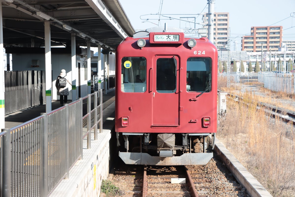 桑名と大垣を結ぶ養老鉄道です。乗って残そうってポスターがあったけど
