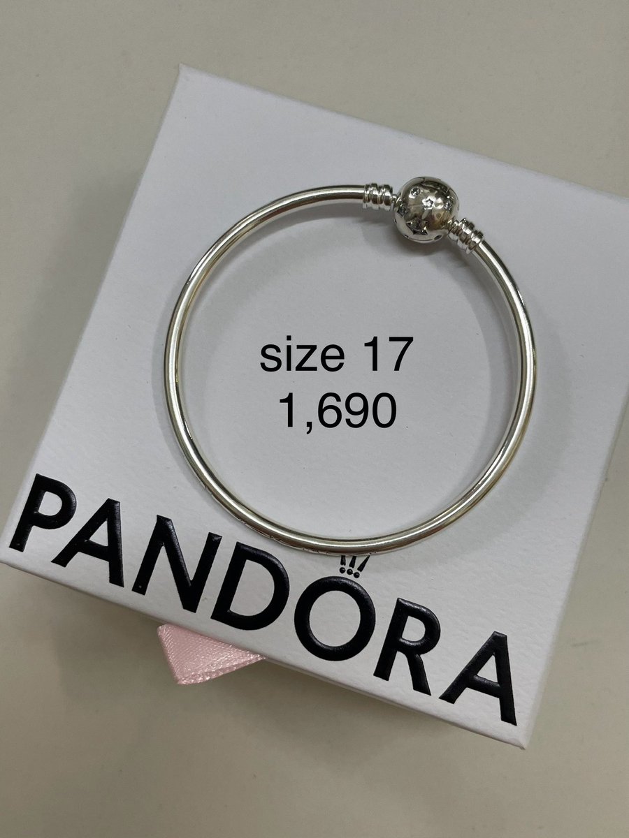 Papololy_'s tweet photo. Pandora ของใหม่ พร้อมส่ง!! 💖 ของแท้ 100% 
กำไล size 17 เหมาะกับข้อมือ 15-16 cm ค่า ที่ช้อปตอนนี้ 3,000++น้า
ราคารวมส่ง ไม่รวมกล่อง
📲 สอบถาม-สั่งซื้อ https://t.co/600GziG13n
#pandorathailand #ส่งต่อpandora #pandoraพร้อมส่ง #pandoraแท้ #pandorath #แพนโดร่า #ส่งต่อแพนโดร่า https://t.co/sgUllX6TsT