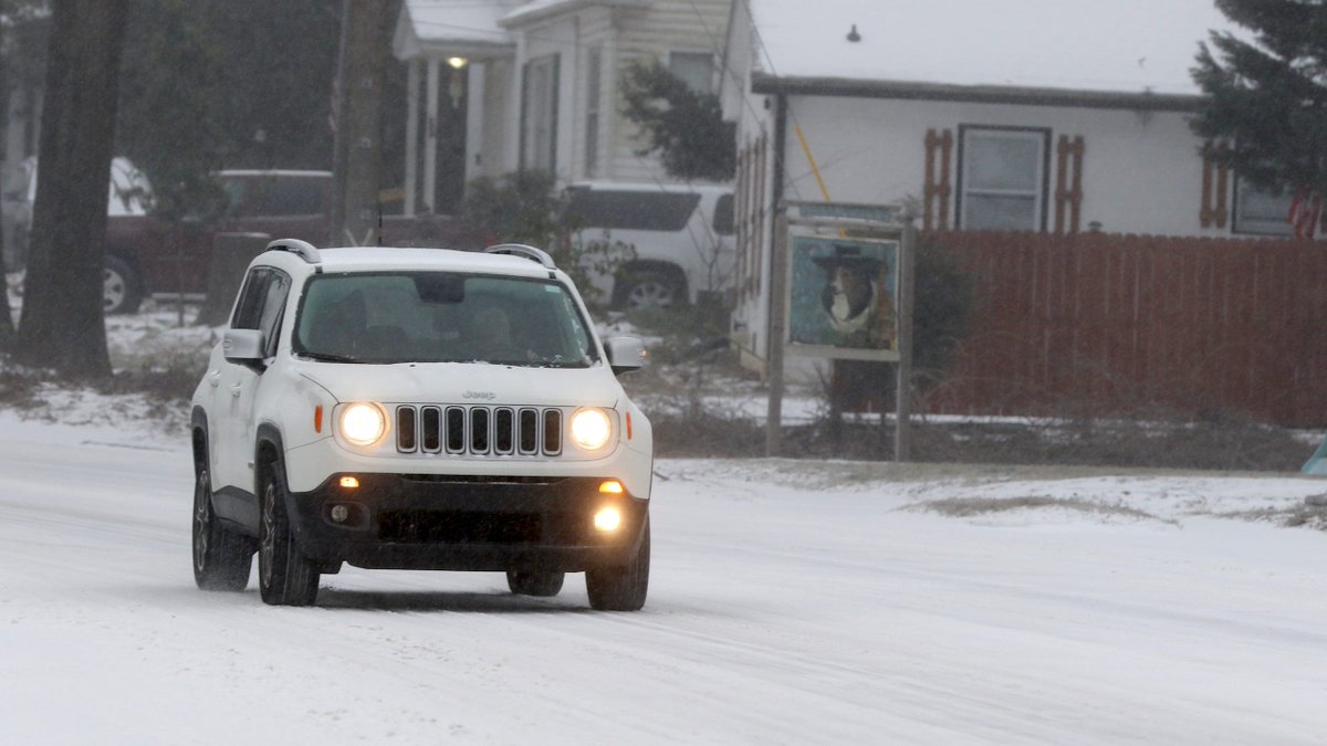 abasuni1's tweet photo. Car experts say most people can get by with all-wheel drive, but four-wheel drive can be necessary in some circumstances. https://t.co/tXIU8Jf3yY https://t.co/L0oTdNWPO8