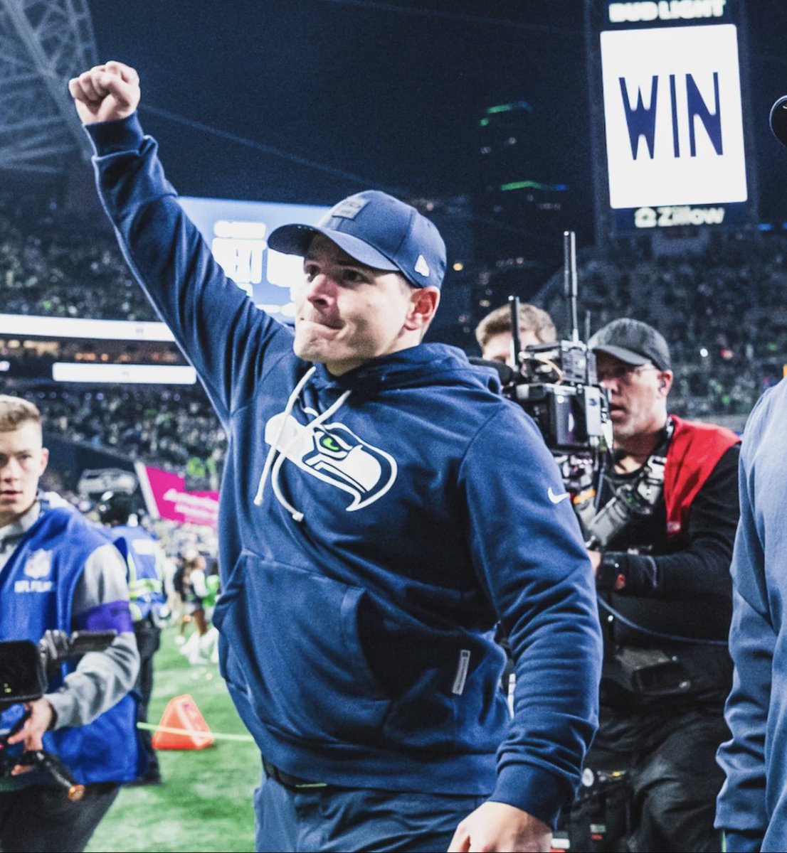 Last Blue Friday of the 2025 Seasons... Let's hear it!!! 

SEA !!!!!!