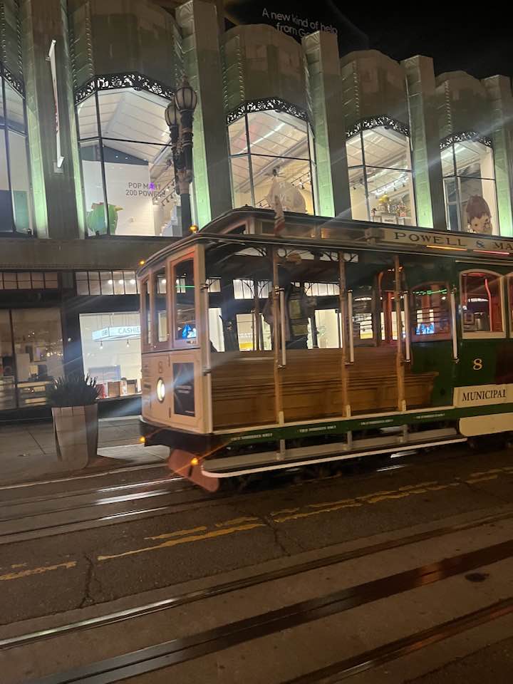 Erica Sandberg 舊金山的神奇女俠 tweet media