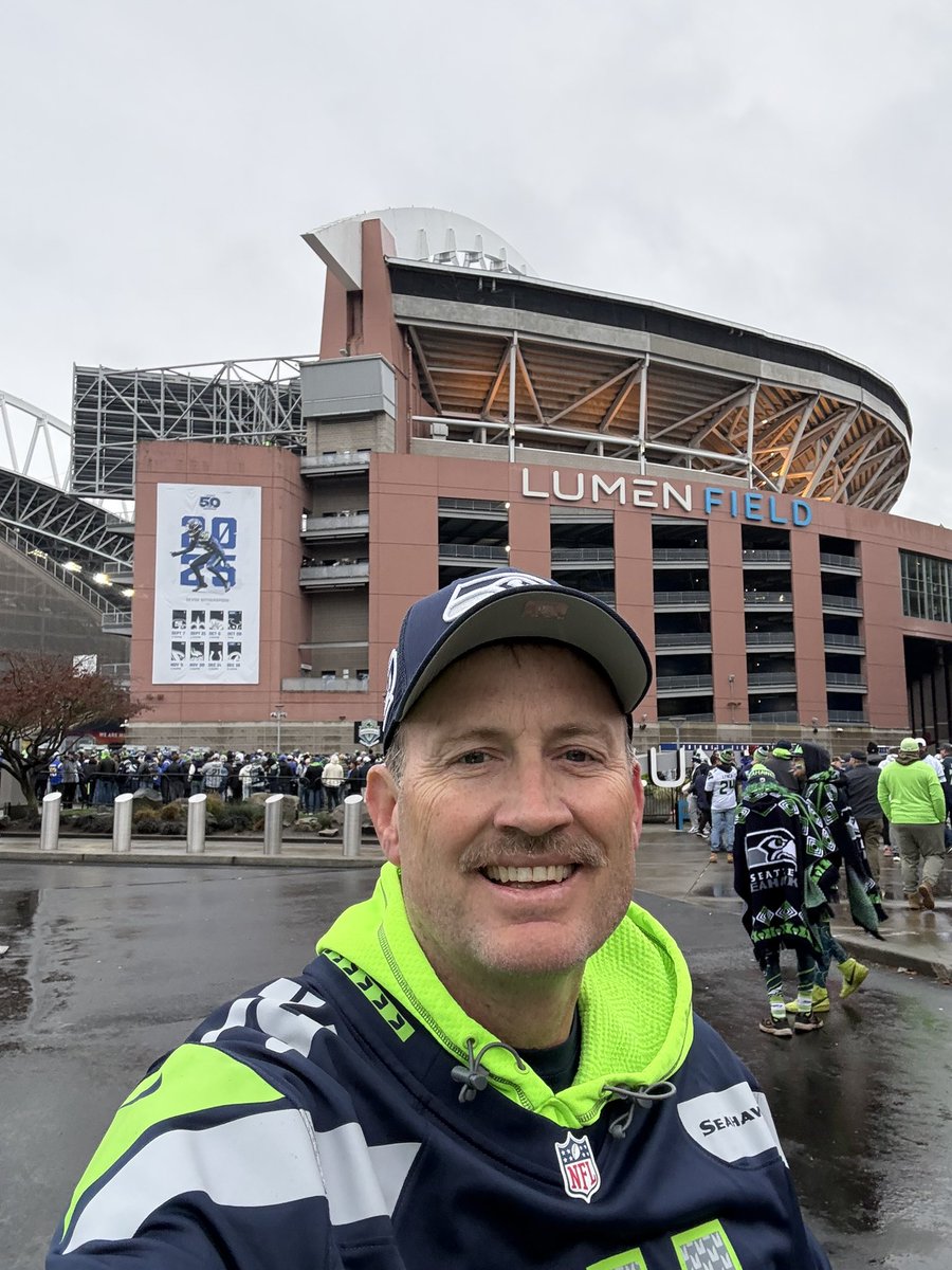 tomrollman's tweet photo. This 12 is Super Bowl bound!!  My flight leaves Alaska at 12:00 today and I’m only a few followers away from 12k!  Could I get a couple more amazing Seahawks fans to push me over the edge?  See you in Santa Clara!! 👊🏼🏈 https://t.co/iPG6y5t69j
