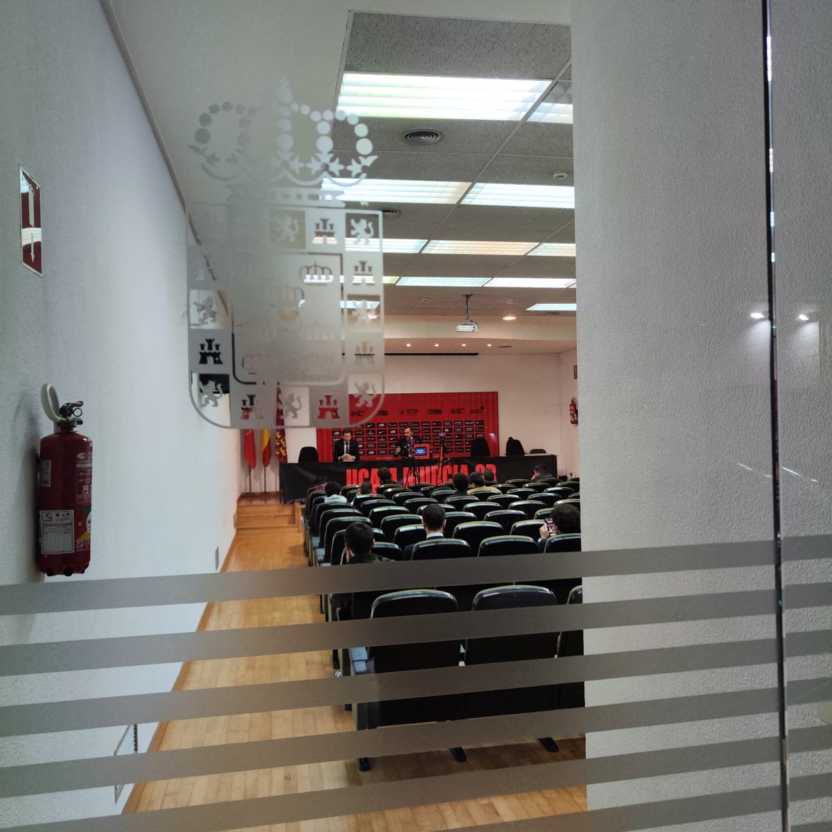 To ja dodam coś jeszcze a propos konferencji prasowej: nasi przedstawiciele także mieli wziąć w niej udział, ale mniej więcej w połowie Q3 otrzymaliśmy informację, że zostaje odwołana.

Trochę się zdziwiliśmy, kiedy wychodząc z hali okazało się, że nie do końca... 😬🤷‍♂️

#plkpl