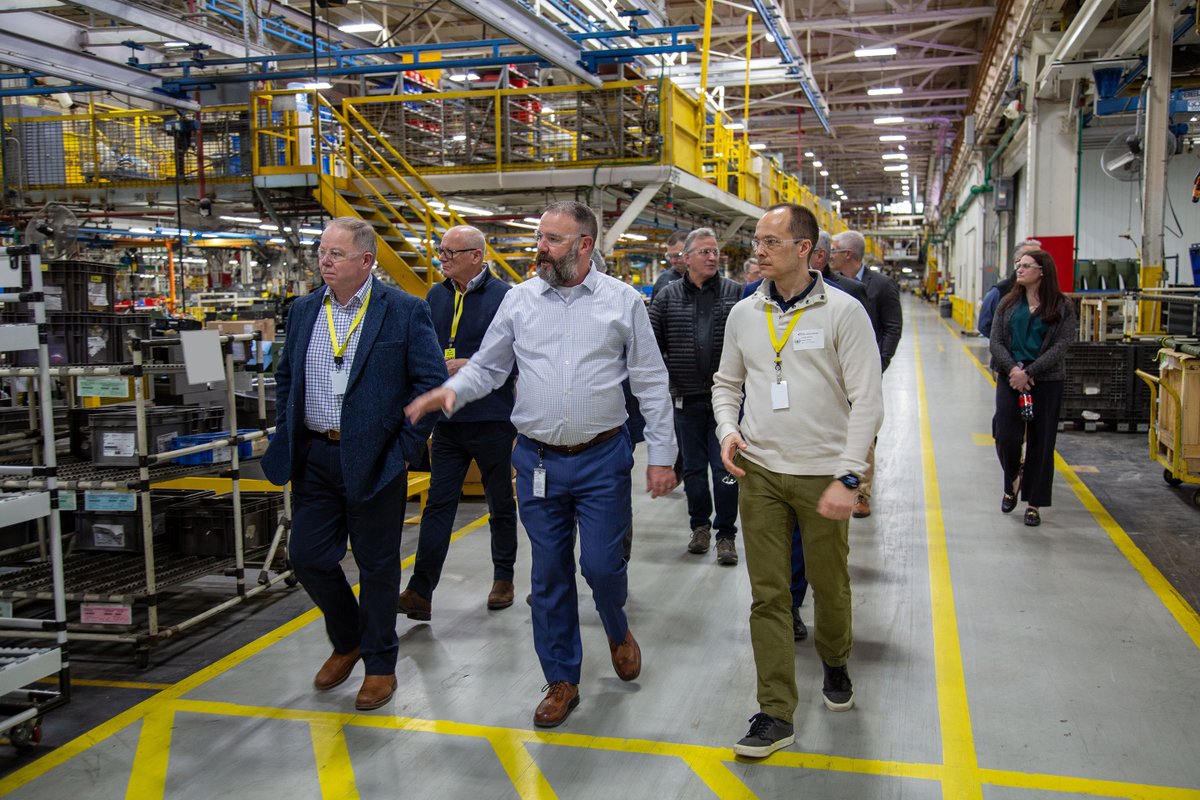 AM General LLC tweet media