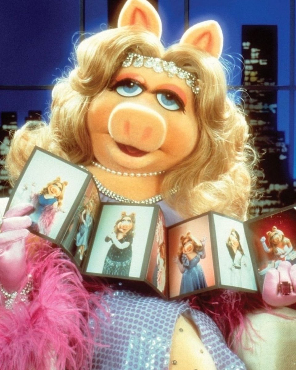 hotgirlaliyah's tweet image. does my piss piggy with more miss piggies make up for the miss piggies of the day i missed? forgive me #muppetstwt i will be consistently posting, celebrating the successful muppet special!!❤️