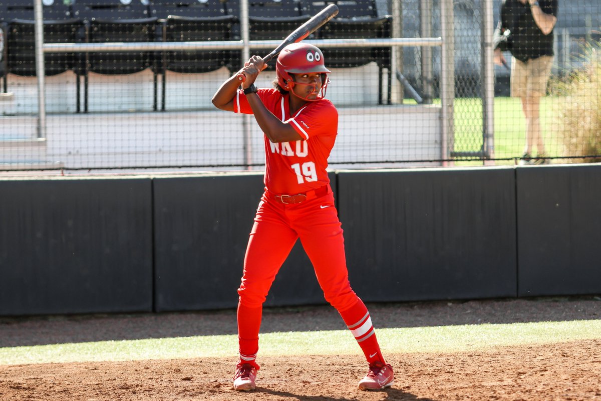 T2 | Amaya Green gets her first hit as a Hilltopper and scores two, then a wild pitch scores another!

WKU 3, UNCG 0 
#GoTops | #TMM | 🔗: linktr.ee/wkusoftball