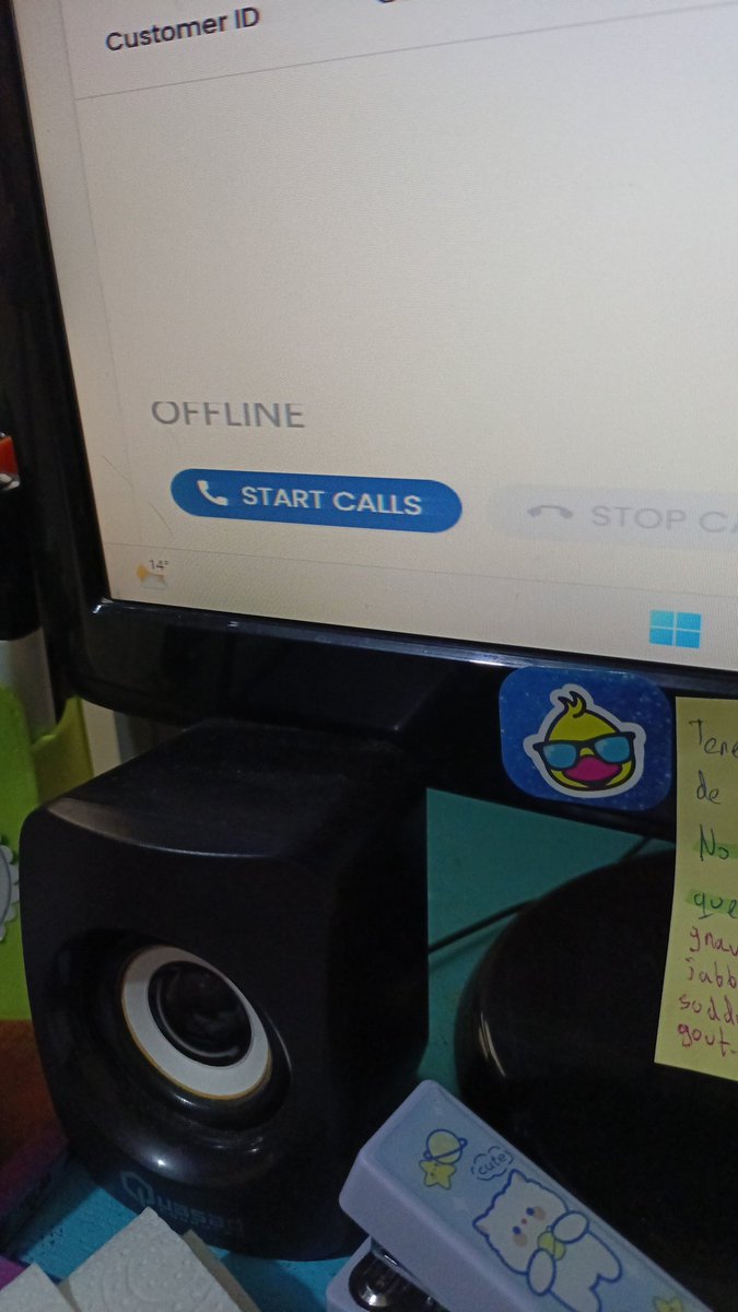 OverwhelmedLady's tweet photo. Y es ese pequeño botoncito el que inicia mi mañana. Último día del ciclo que todo vaya bien. 
#interpreter #RemoteWork https://t.co/dcGF2ZdCEq