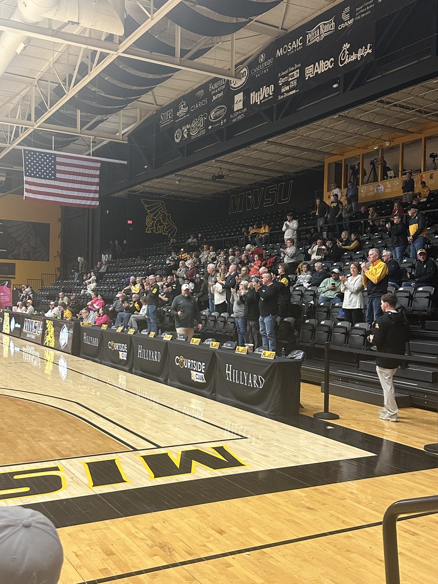 _sydcity's tweet photo. At @MissouriWestern, we have a strong sense of support. Students, friends, and family come together to support Griffon athletes. #JOU432 https://t.co/OiJeSrJYkl