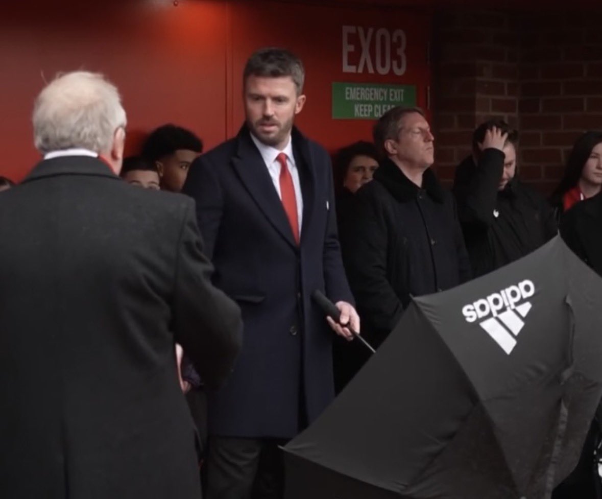 Michael Carrick, Andy Burnham and Edwin van der Sar, Omar Berrada and Jason Wilcox all in attendance at Old Trafford for the 68th anniversary of the Munich Air Disaster. [<a href="/sistoney67/">Simon Stone</a>] #FlowersOfManchester #mufc #MUFC
