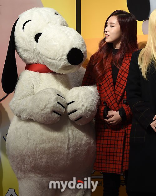 mndhtw's tweet photo. 2015 Mina                                     2026 Mina https://t.co/SRe9BKnqBN