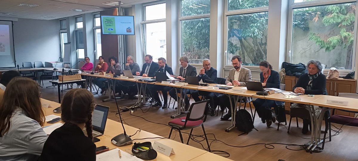 ac_orleanstours's tweet image. Cet après-midi, le recteur @PhiAgresti a ouvert la plénière du #CAVL au rectorat.
À l’ordre du jour : dispositif "Portable en pause", actions autour de l’EVARS, lutte contre les discriminations #LGBT+, COP30…
Un temps d’échanges fructeux au service de l’engagement lycéen 👏