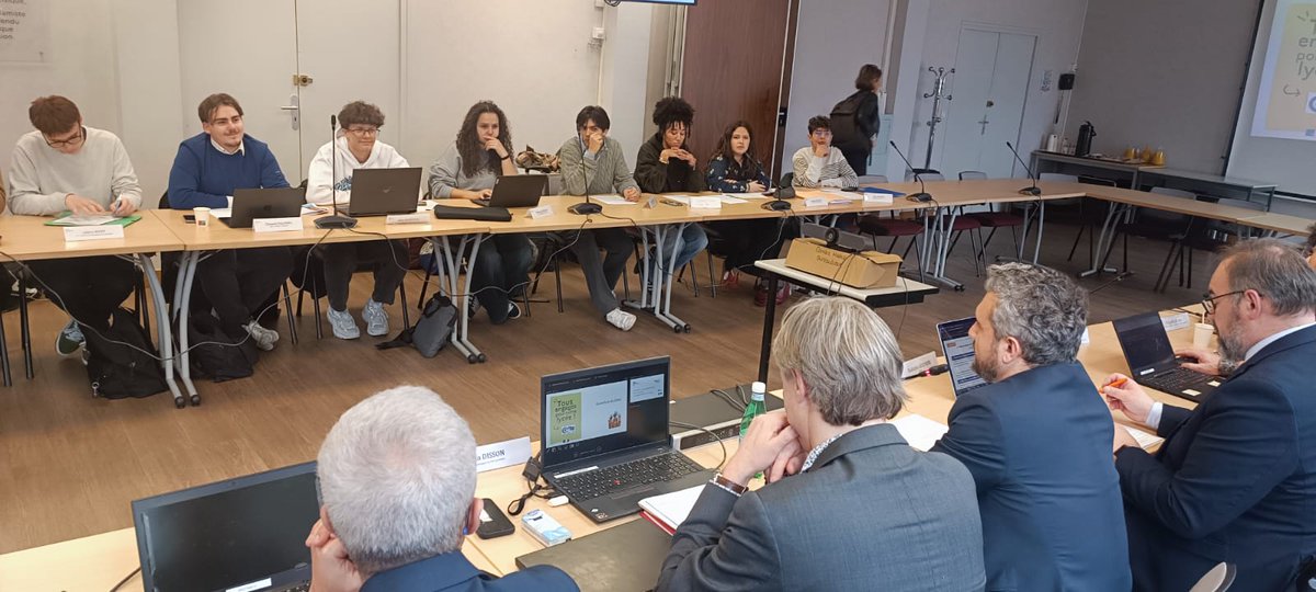 ac_orleanstours's tweet image. Cet après-midi, le recteur @PhiAgresti a ouvert la plénière du #CAVL au rectorat.
À l’ordre du jour : dispositif "Portable en pause", actions autour de l’EVARS, lutte contre les discriminations #LGBT+, COP30…
Un temps d’échanges fructeux au service de l’engagement lycéen 👏