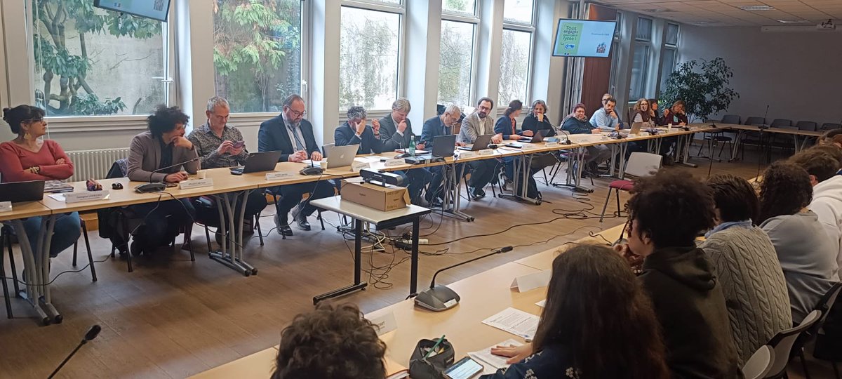 ac_orleanstours's tweet image. Cet après-midi, le recteur @PhiAgresti a ouvert la plénière du #CAVL au rectorat.
À l’ordre du jour : dispositif "Portable en pause", actions autour de l’EVARS, lutte contre les discriminations #LGBT+, COP30…
Un temps d’échanges fructeux au service de l’engagement lycéen 👏
