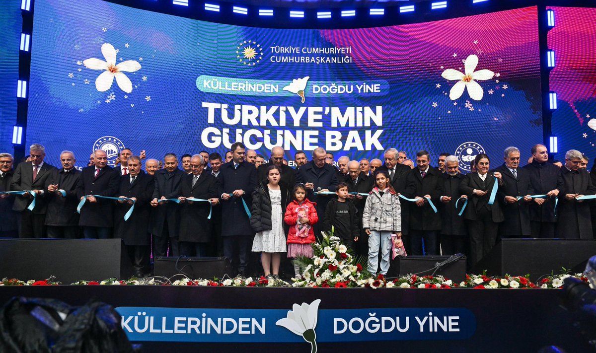 Toki_Kurumsal's tweet photo. 📍 Osmaniye

🏘️ Cumhurbaşkanımız Sn. @RTErdogan'ın teşrifleri, Bakanımız Sn. @murat_kurum ve TOKİ Başkanımız Sn. M. Levent Sungur'un katılımlarıyla "6 Şubat Depremleri Anma Programı ve Yapımı Tamamlanan Yatırımların Toplu Açılış Töreni" gerçekleştirildi.

#TürkiyeminGücüneBak https://t.co/lTeKVRWa4Y