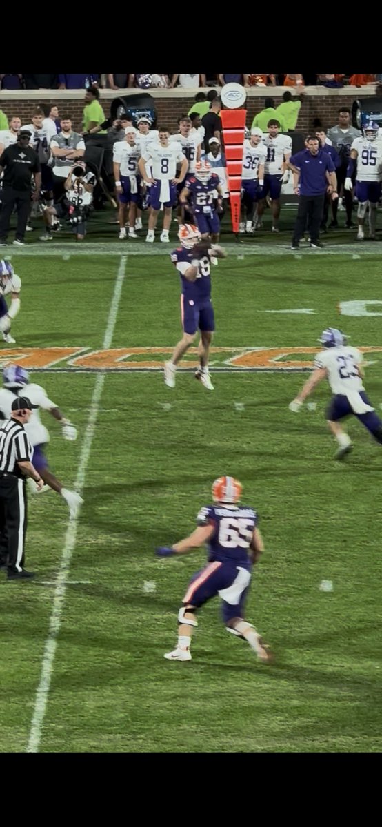 mina7349's tweet photo. My one-of-a-kind photos of Ian's catch in the last home game, just for the Chef's Death Valley enthusiasts ⁦@ian_schieffelin⁩ https://t.co/tqQUvC9fE7