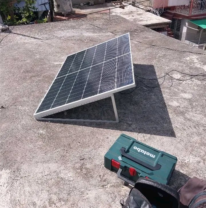 #YoSigoAMiPresidente Aún ante  la compleja situación que enfrenta nuestro país se continúa priorizando a personas y grupos en situación de vulnerabilidad. Reciben pacientes con enfermedades que requieren atención especializada paneles solares. #MujeresEnRevolución #CubaPorLaVida.