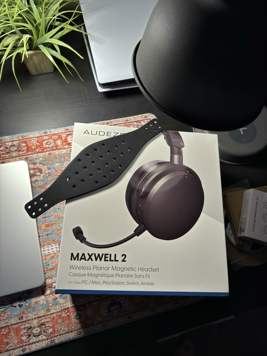 KayanTwit's tweet photo. @Audeze Just got my #Audeze #Maxwell2 and I LOVE IT 😍 coming from the OG Maxwell. This bad boy is better in every way especially after the latest update. The Mic is Top 3 and I also had the #Astro #A50x.

Side tone and noise canceling mic 10/10 boys👌🏻. https://t.co/H5kRFDGhAN