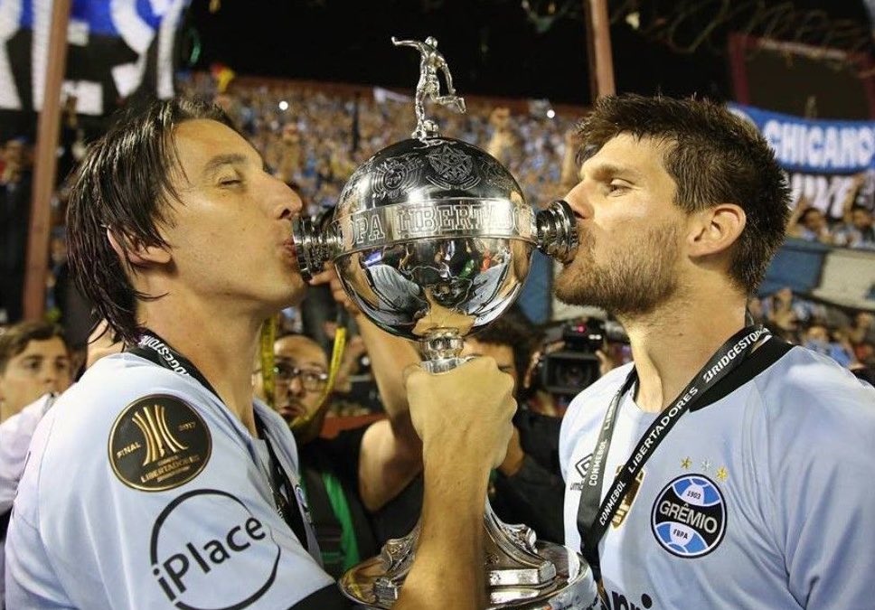 miminfbpa's tweet photo. o real significado de insuperável: 

Geromel e Kannemann https://t.co/zDAKHjV1Dw
