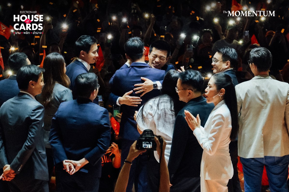 ธงส้มโบกสะบัดทั้งสนามกีฬา เปิดทะเลดาวรับ ‘รัฐบาลประชาชน’ ปิดจบปราศรัยใหญ่ครั้งสุดท้ายก่อนเลือกตั้ง

วันนี้ (6 กุมภาพันธ์ 2569) เวลา 20.30 น. ที่อาคารกีฬาเวสน์ 1 ศูนย์เยาวชนกรุงเทพมหานคร (ไทย-ญี่ปุ่น) พรรคประชาชนจัดการปราศรัยใหญ่ครั้งสุดท้ายก่อนเข้าคูหา ‘ประชาชนเปลี่ยนประเทศ’