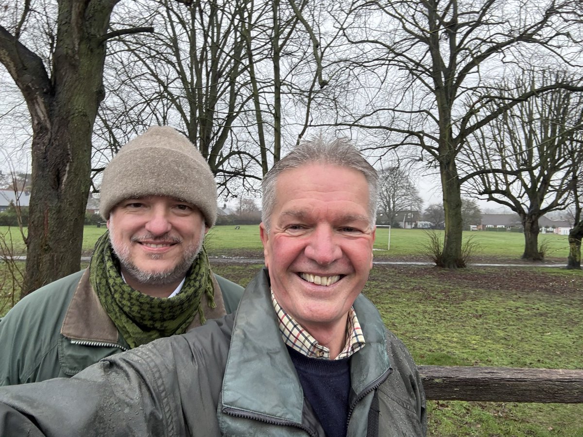 SchwierPeter's tweet image. Wet this morning, but the job still gets done. ☔

Out delivering the #Conservative Essex County Council ‘In Touch update for our rural communities across the Hedingham Division 

#EssexConservatives #LocalAction #Hedingham