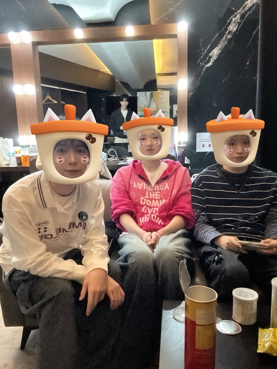 인간한명 버블냥세마리