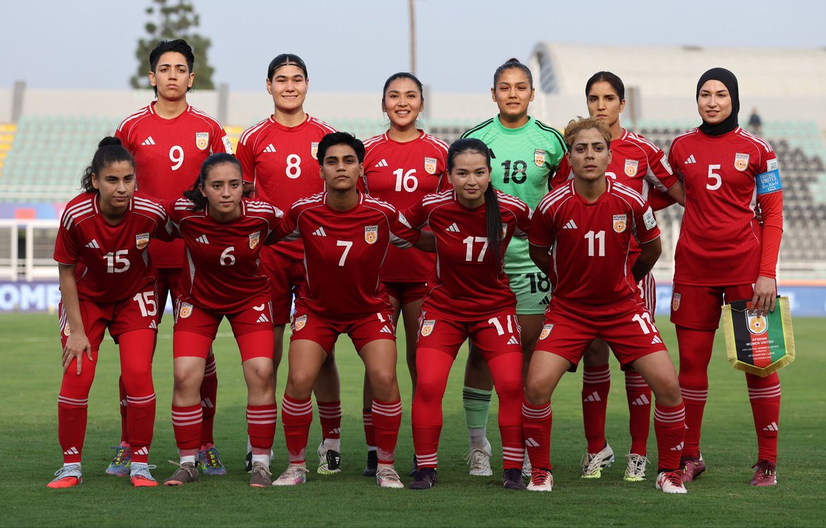 EliSafdari's tweet photo. Proudly doing what I love most!!🇦🇫🧤 https://t.co/xIeskKx4NF
