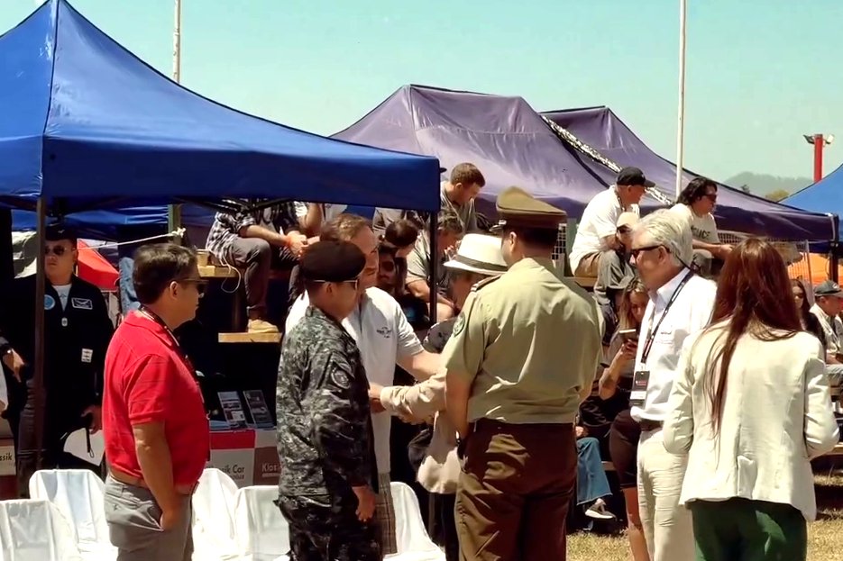 🙌Agradecemos la invitación del XIX Festival Aéreo Internacional de Villarrica al <a href="/museo_nae/">Museo Nacional Aeronáutico y del Espacio</a> para participar del evento de aviación civil más importante del país.
En la ocasión, asistió el director del museo, Pedro Nadeau, como invitado a la ceremonia inaugural del festival.👍