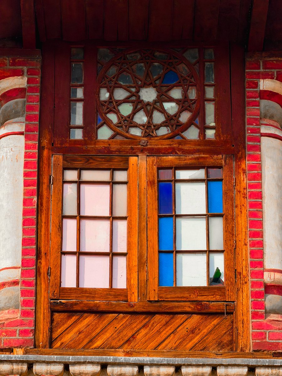 Junaidbhatphoto's tweet image. Most Attractive old house in Sopore

#apple #17promax #sopore