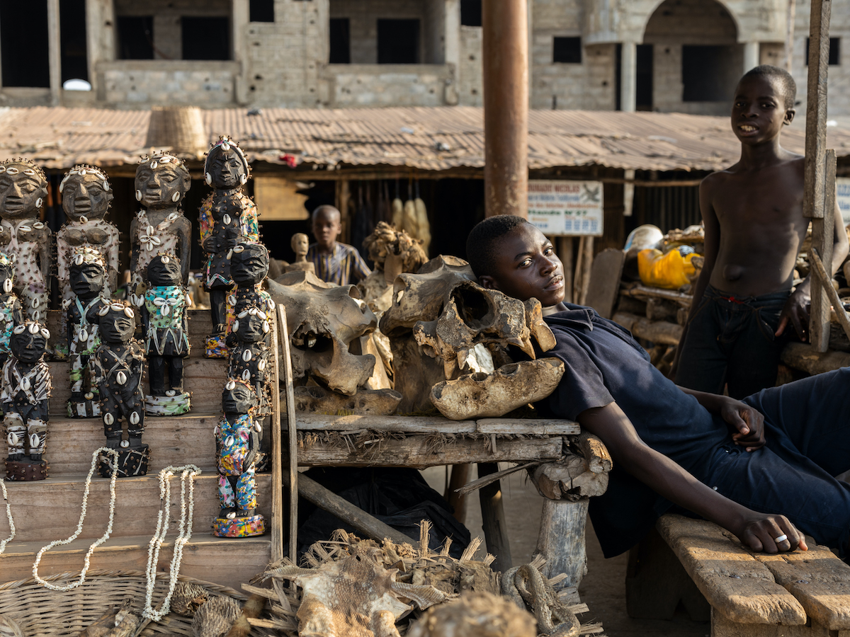 🌍 Destinos de ensueño con <a href="/angel_bigorra/">Angel Bigorra</a>. 
Hoy viajamos a Benín, la cuna del vudú. Un país que no solo se visita: se siente.
Espiritualidad viva, rituales ancestrales, etnias milenarias y una África profunda que se revela ante la cámara… y ante el alma. 📸
<a href="/TravelPhotoRW/">Travel Photo Routes World</a>