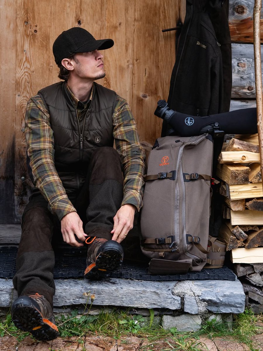 BushWear's tweet image. Cold weather just means better kit.
Deerhunter HEAT gives on-demand warmth at the press of a button — waistcoats &amp;amp; padded jackets built for real winter field use.
👉 bush.ly/DeerHunter

#Deerhunter #HeatSeries #WinterGear