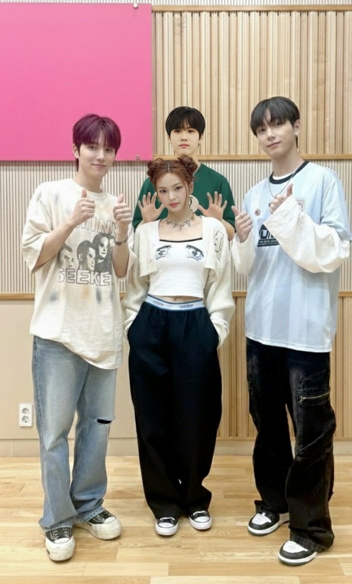 ️️
️️
️️
ㅤ
️️𝑩𝐄-𝐔𝐏𝐃𝐀𝐓𝐄: BEASTAR's member #Nia with Our Dream's #Jinan and BREAK THE DOOR #Rade and #NamSan after Vibin Voice
️️
️️
ㅤ
️️