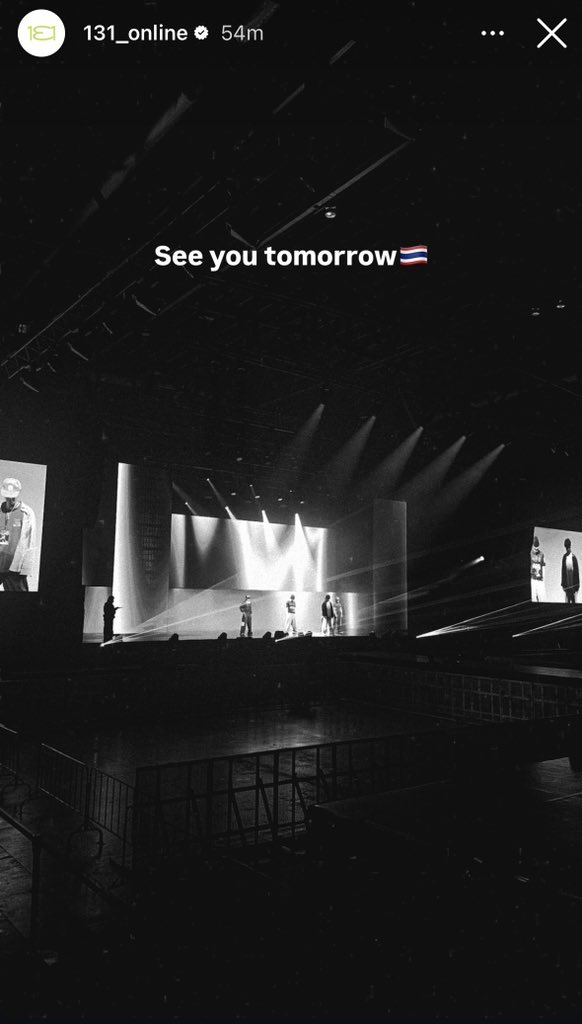 131 มาลงสตอรี่ว่าเจอกันพรุ่งนี้ เมเนก็มาลงฮันบินกำลังซ้อมอยู่เลย พร้อมนับถอยหลัง ตื่นเต้นๆ เห็นผู้บ่าวผมลอนด้านหลังยิ่งตื่นเต้นไปใหญ่ #2026THELASTPARADEENCOREINBANGKOK