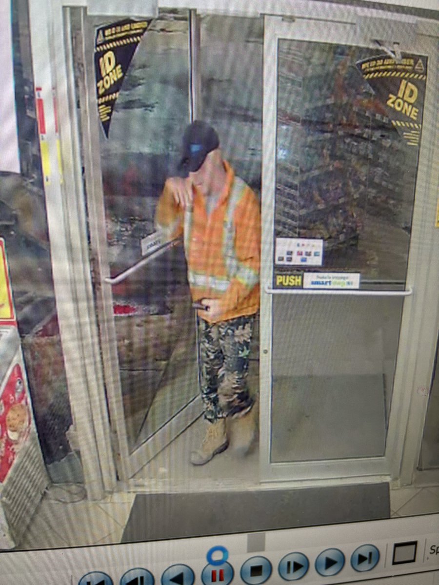 RCMPAlberta's tweet image. #CYH? RCMP in #FortSask seek to ID suspect. Feb 5, 6:45 am, report of victim lured out of their residence, assaulted by unknown male. Suspect fled in vehicle. Described as 5’6” to 5’8” approx. 40 y.o. Call 310-RCMP with info.