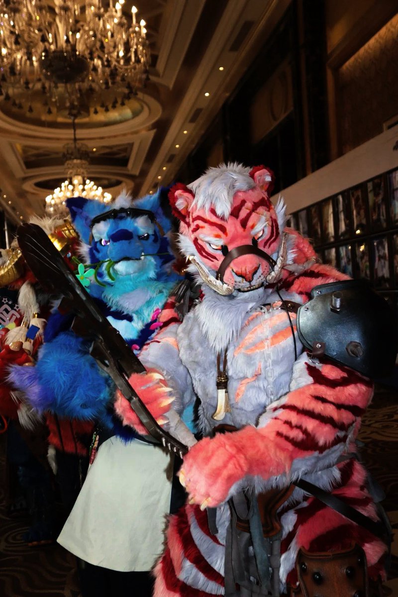 SHAN_JUN_'s tweet photo. 🫐：“Brother, why don't you let him go?”

#山君工坊 #FursuitFriday #FursuitEverday #realisticfursuit #furryart #fursuit https://t.co/7zoYqoclZb